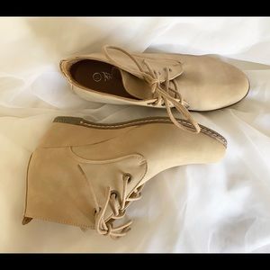 NEW Suede WedgeHeel Booties/11